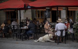 
					Građani Barselone pozvani da ne izlaze iz domova zbog koronavirusa 
					
									