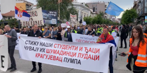 Građani Kragujevca krenuli organizovano u Beograd na studentski protest