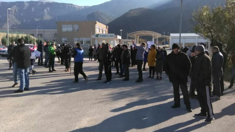 Građani Mostara blokirali dovoz smeća na Uborak