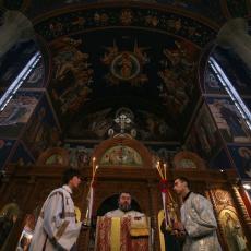 Građani Srbije dobijaju još jedan kol centar: Beogradski duhovnici organizuju razgovore podrške