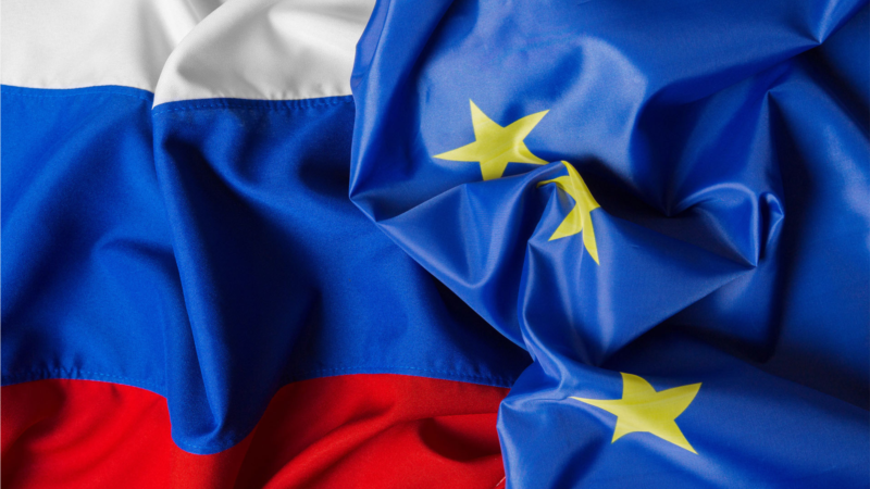 Građani Srbije politički okrenuti Rusiji, ekonomski prema EU 