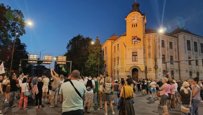 Građani blokirali više raskrsnica u Nišu, studenti zabrinuti zbog novih hapšenja