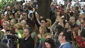 Građani i studenti blokiraju sva četiri ulaza suda u Novom Sadu