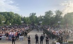 Građani ispred Skupštine Srbije, podrška poslanicima koji štajkuju glađu (FOTO+VIDEO)