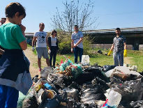 Građani samoorganizovano čistili obalu Nišave