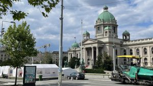 Završen protest ispred RIK-a: Beogradski zborovi i studenti se pridružili Pobunjenom univerzitetu ispred Vlade