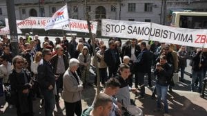 Građani zaduženi u švajcarskim francima počeli štrajk glađu