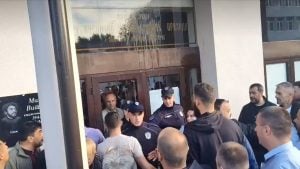 Građanske inicijative osudile su fizički napad na aktivistu u Kosjeriću