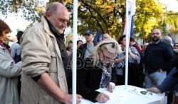 Gradjanski blok 381 počeo da prikuplja potpise za smenu predsednika