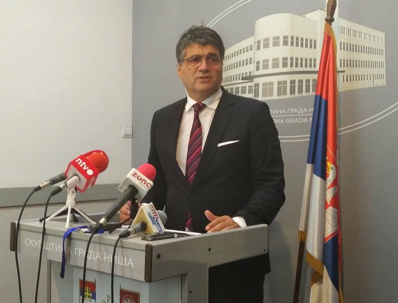 Gradonačelnik Niša napadnut i povređen na Kosovu