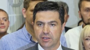 Gradonačelnik Niša smatra da se „dve grupe“ neistomišljenika neće naći blizu