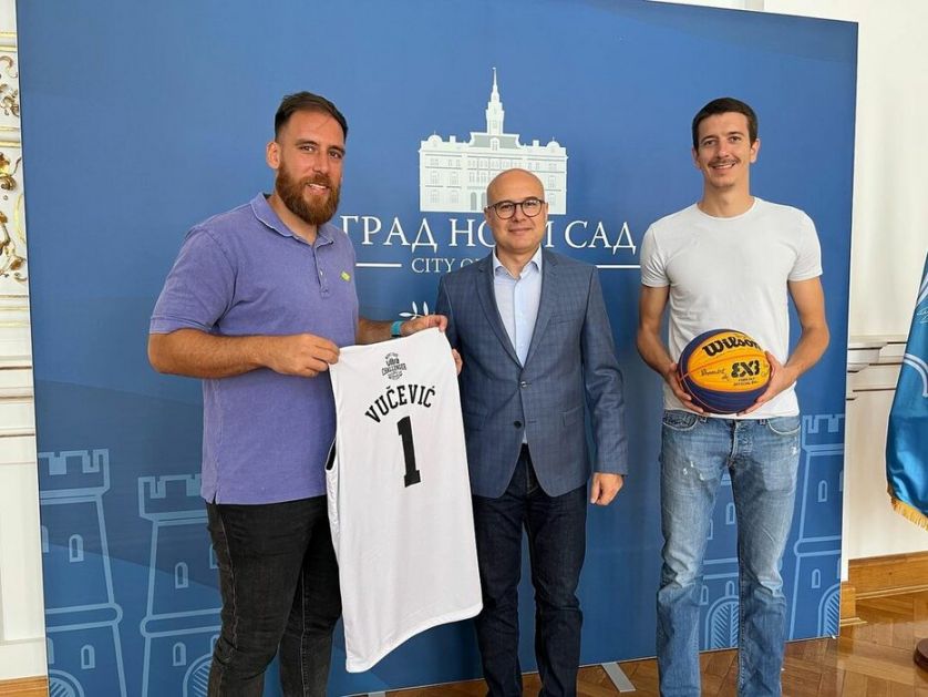 Gradonačelnik Novog Sada čestitao basketašima Srbije na osvojenom zlatu