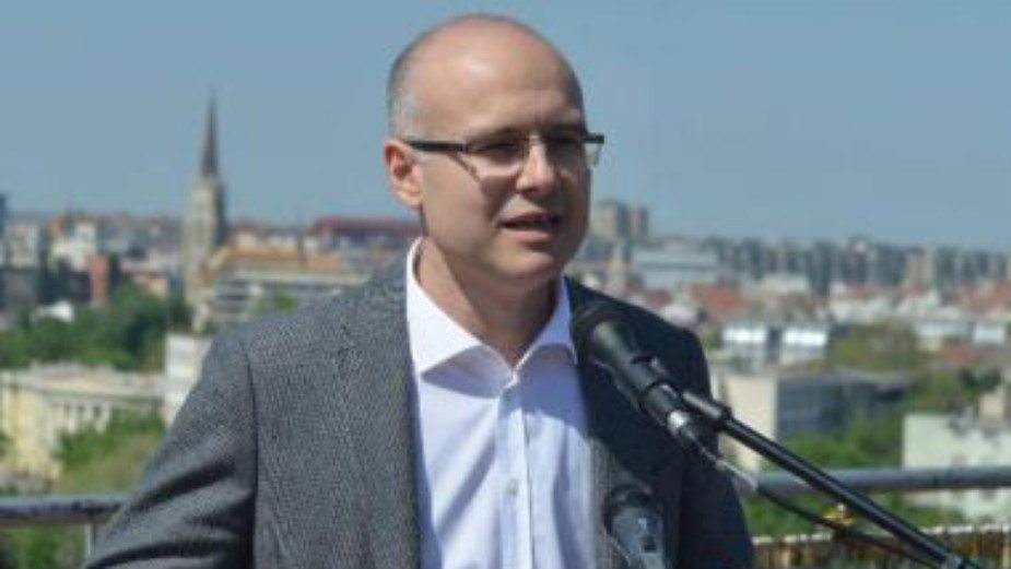 Gradonačelnik Novog Sada podnosi prijavu protiv Vučića zbog Jovanjice