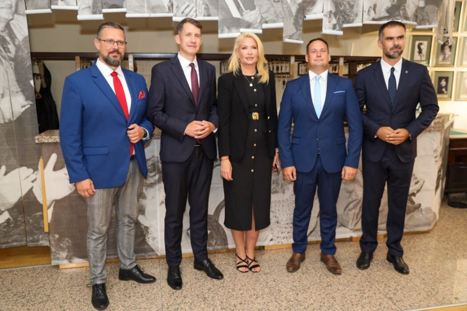 Gradonačelnik Novog Sada prisustvovao obeležavanju Dana Svetog Ištvana u Novosadskom pozorištu
