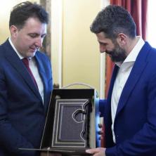 Gradonačelnik Šapić prvi srpski zvaničnik koji je posetio Istočno Sarajevo i poklonio se srpskim žrtvama na Malom Zejtinliku