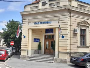 Gradska uprava Leskovca osvežava kancelarije novim nameštajem za više od 30.000 evra