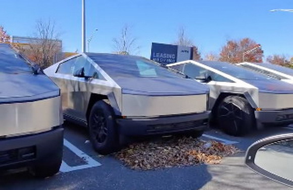 Gradske vlasti traže da se uklone neprodati Cybertruckovi s parkinga trgovačkog centra