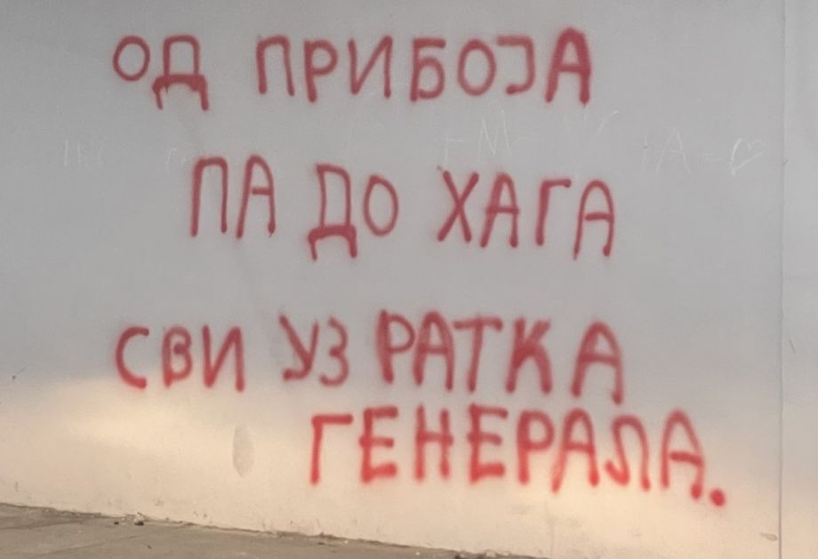 Grafiti posvećeni zločincu Ratku Mladiću osvanuli u Priboju (FOTO)
