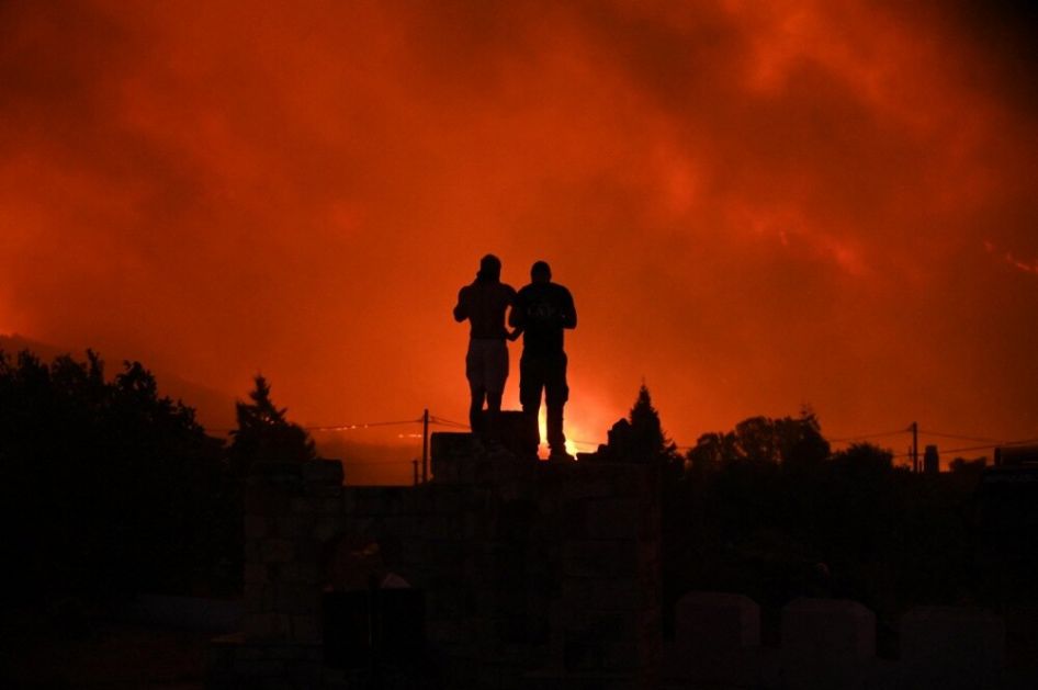 Grčka: Za požar u kome je nastradalo 104 osoba,osuđeno  šestoro, a 15 oslobođeno, porodice žrtava protestuju