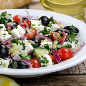 Grčka orzo salata je savršen spoj svih mediteranskih ukusa!