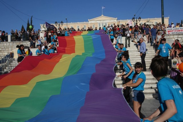 Grčka planira da legalizuje istopolne brakove, šta kaže crkva? VIDEO/ANKETA
