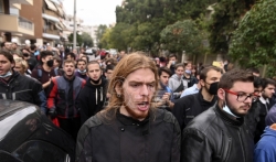 Grčka policija uhapsila više desetina mladih posle napada desničara na levičarski skup