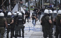 
					Grčka policija upotrebila suzavac i šok bombe protiv demonstranata u Solunu 
					
									
