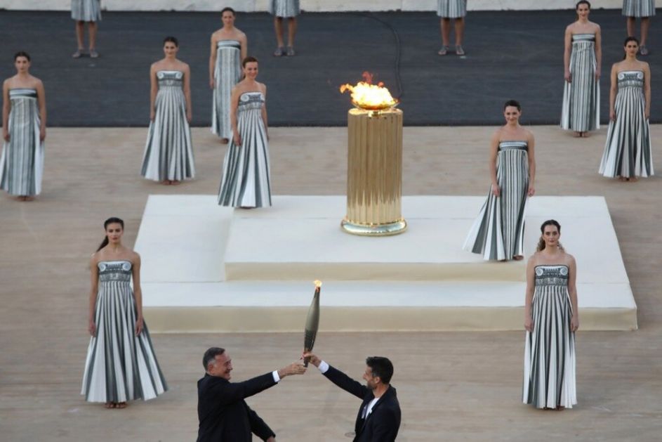 Grčka predala olimpijski plamen organizatorima Igara u Parizu 2024.