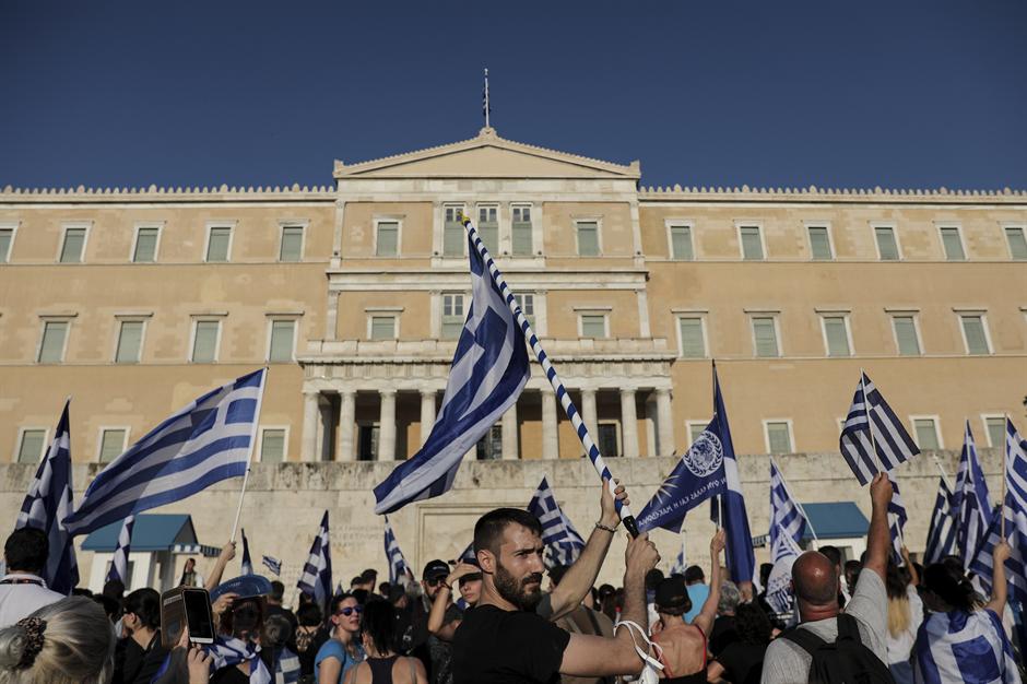 ZBOG MAKEDONIJE: Grčka proteruje ruske diplomate! 