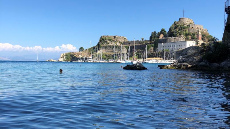 Grčka za prvih pet meseci izgubila milijardu evra u turizmu