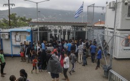 
					Grčka zbog protesta suspenduje plan za migrante 
					
									