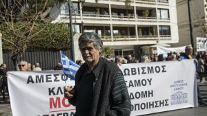 Grčka zbog protesta suspenduje plan za migrante