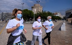
					Grčki doktori trčali sa maskama da bi dokazali da nisu štetne 
					
									