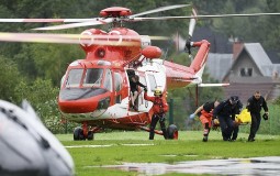 
					Grom pogodio tri osobe na poljskoj strani planinskog venca Tatre 
					
									