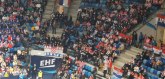 Grupa hrvatskih navijača u Segedinu: Ubij Srbina