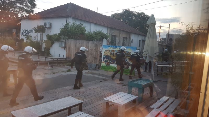 Policija sprečila grupu huligana da upadne na festival Mirëdita, dobar dan!