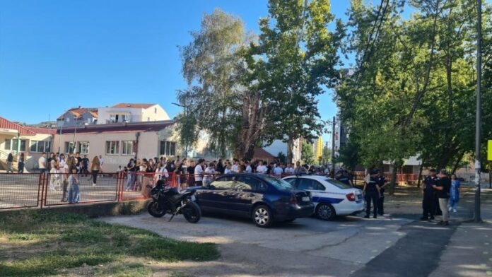 Grupa momaka sa bakljom i palicom napala gimnazijalce u Nišu