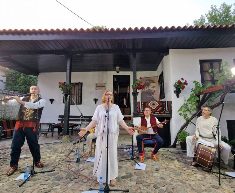 Grupe Izvor održala humanitarni koncert u muzej kući Bore Stankovića