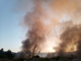 Gust dim prekrio je naselje, osetili smo i smrad; Izbio požar na divljoj deponiji kod Kragujevca