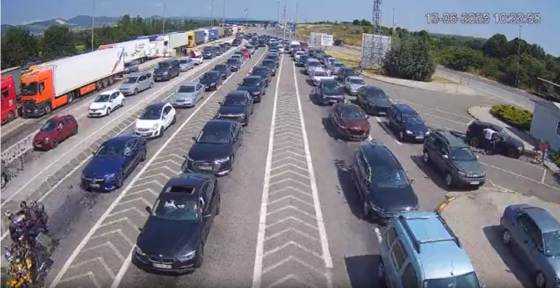 Gužve na granicama: Na Preševu se čeka sat vremena, na Batrovcima četiri