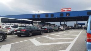 Gužve na graničnim prelazima: Tri sata čekanja na Horgošu i Gostunu