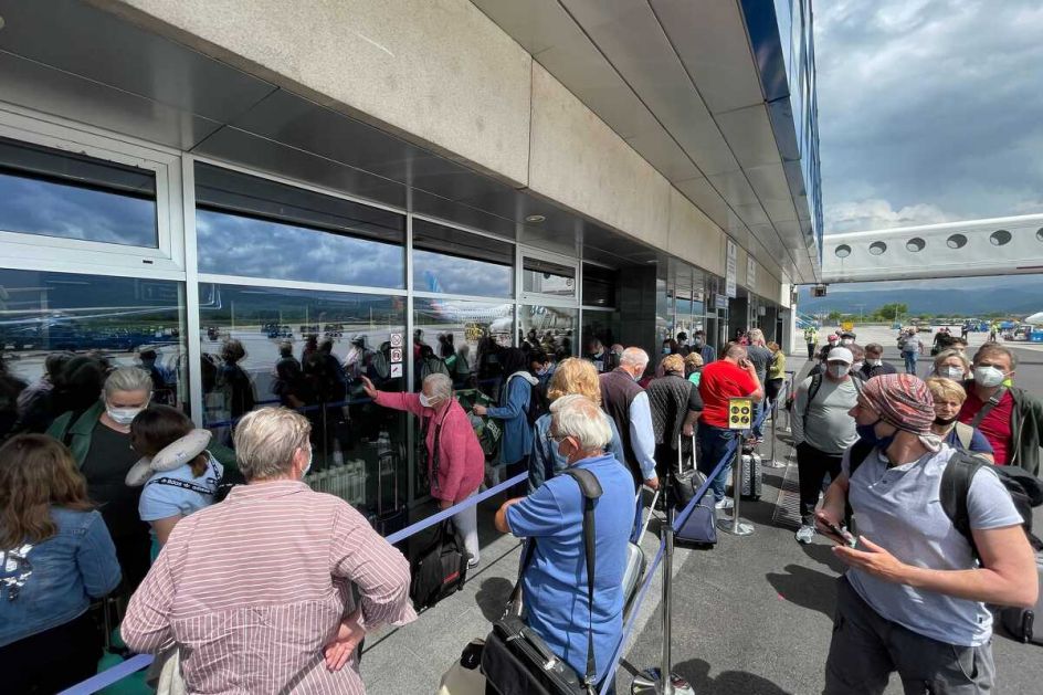 Gužve na sarajevskom aerodromu i brojni letovi daju nadu da turizam polako staje na noge