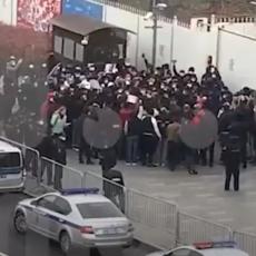 HAOS ISPRED FRANCUSKE AMBASADE U MOSKVI: Policija morala hitno da reaguje! (VIDEO)