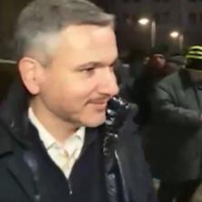 “SKOČILI SU NA MENE KAO ZVERI” Kovačević o brutalnom napadu ispred RIK-a, oglasila se i premijerka Brnabić (VIDEO)