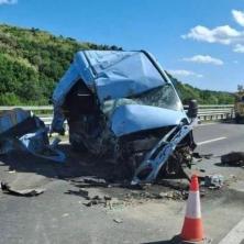 HAOS KOD KRUŠEVCA! Tri vozila učestvovala u saobraćajnoj nesreći, KOMBI POTPUNO DEMOLIRAN! (FOTO)