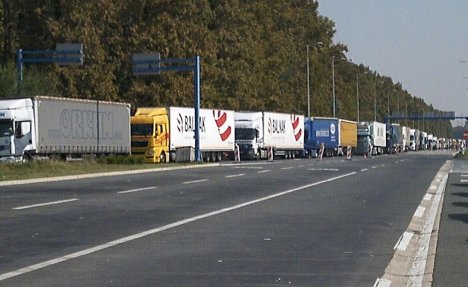 HAOS NA BATROVCIMA: Kamioni čekaju i po 13 sati, kilometarske kolone!