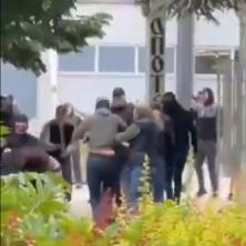HAOS: Pojavio se novi snimak tuče Grobara i Delija, radile i motke (VIDEO)