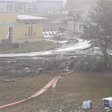 HAOS U BOSNI! Vanredno stanje: Poplavljene kuće, škole i preduzeća, putevi blokirani, ljudi evakuisani (FOTO)