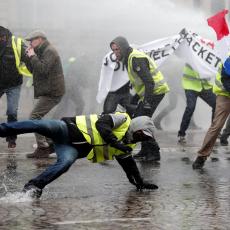 HAOS U FRANCUSKOJ: Žestok sukob demonstranata sa policijom na ulicama Pariza, ima povređenih (VIDEO)