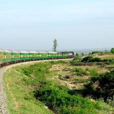 HAOS U INDIJI: Pun voz se otkačio od lokomotive, išao 12 km unazad